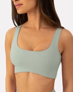 PAVOI Medium Support Bras|Bras-Athleisure Curved Hem Medium-Support Sports Bra