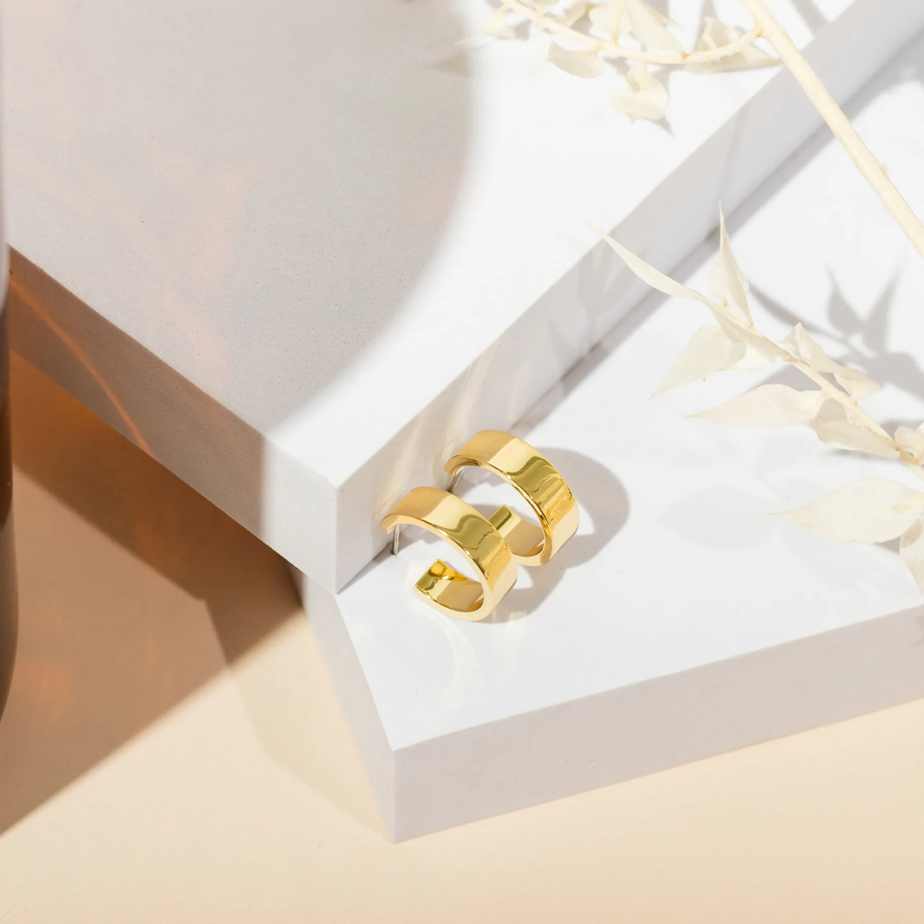 PAVOI Hoops-Squared Edge Hoops